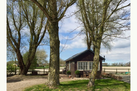 Bungalow op erf van stal in Noord-Holland VMP065